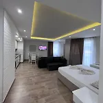 Summer Διαμέρισμα Golem (Tirana)