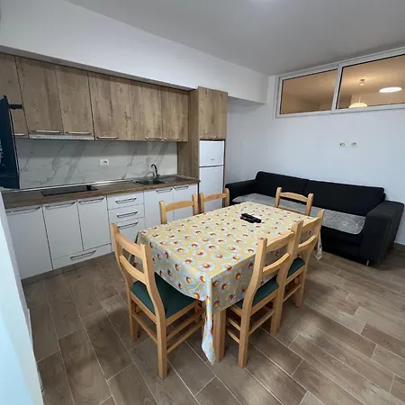 Summer Apartmán Golem (Tirana)