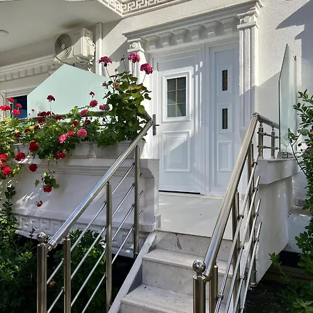 Summer Apartment